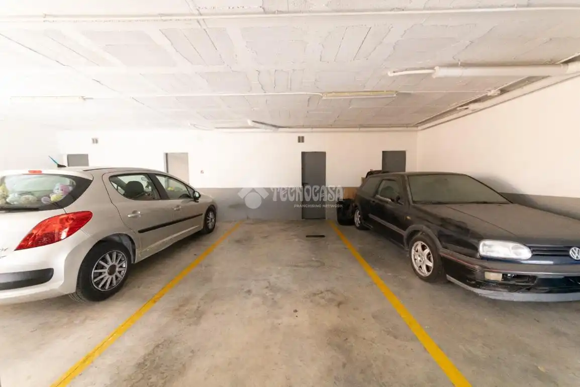 Parkplatz von Wohnung zum Verkauf in Calafell mit Klimaanlage, Abstellraum und Balkon