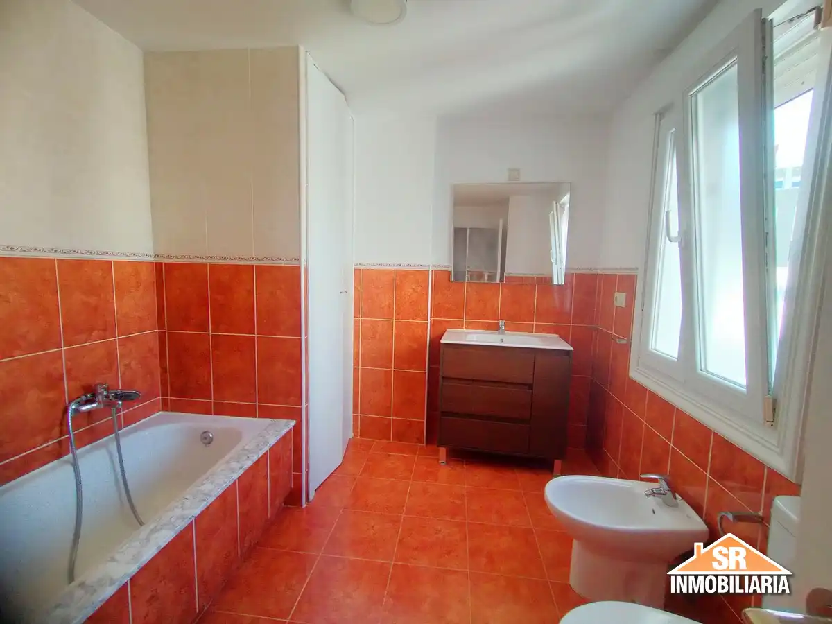 Bathroom of Flat for rent in A Coruña Capital   with Furnished, Oven and Washing machine