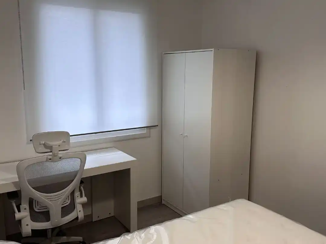 Dormitori de Pis de lloguer en Ferrol amb Parquet i Moblat