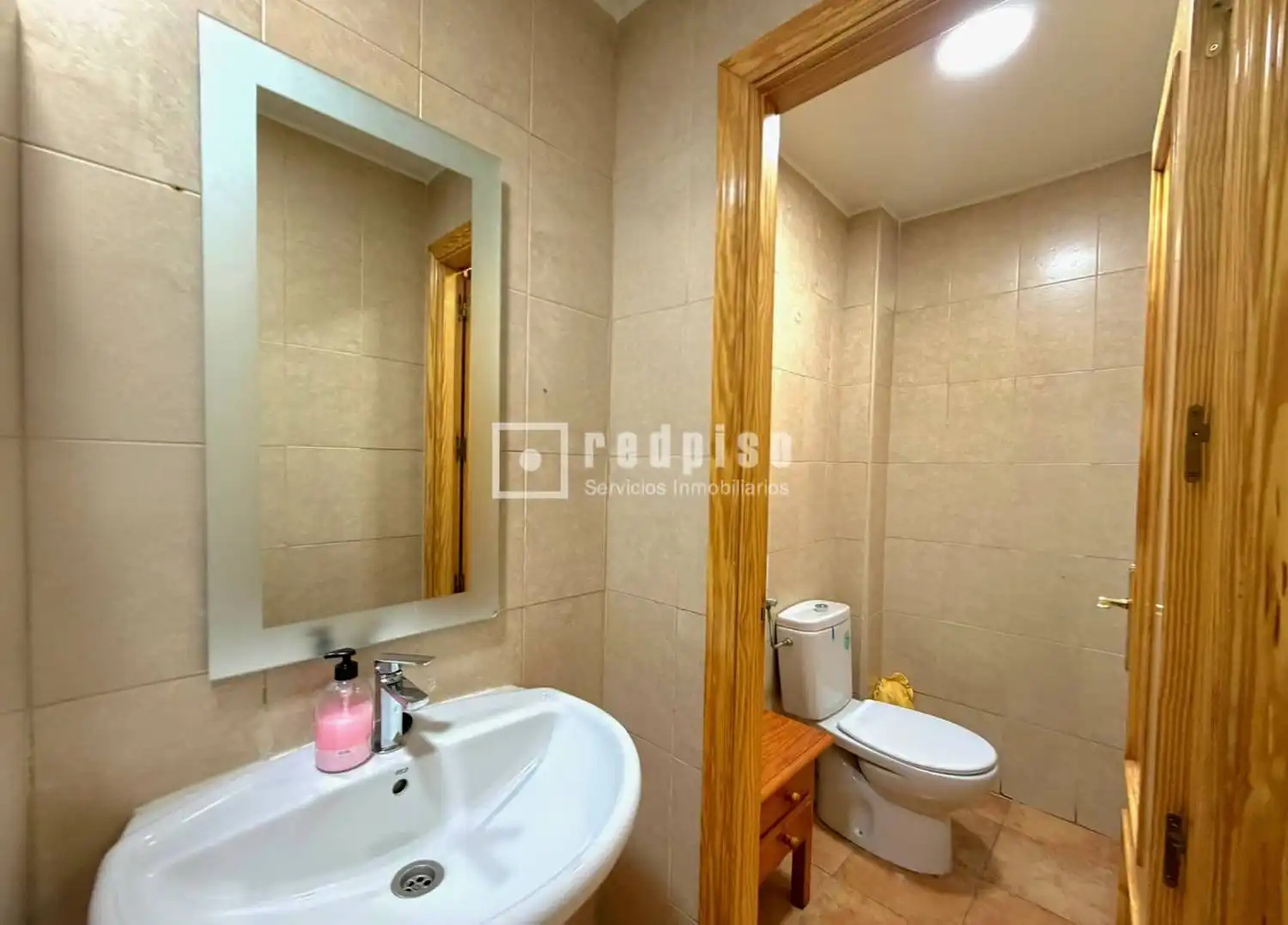 Baño de Local en venta en Alcalá de Henares con Terraza y Alarma