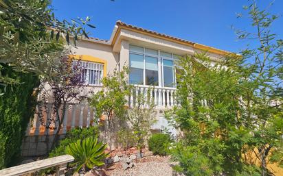 Vista exterior de Casa o xalet en venda en Castalla amb Aire condicionat, Jardí privat i Terrassa