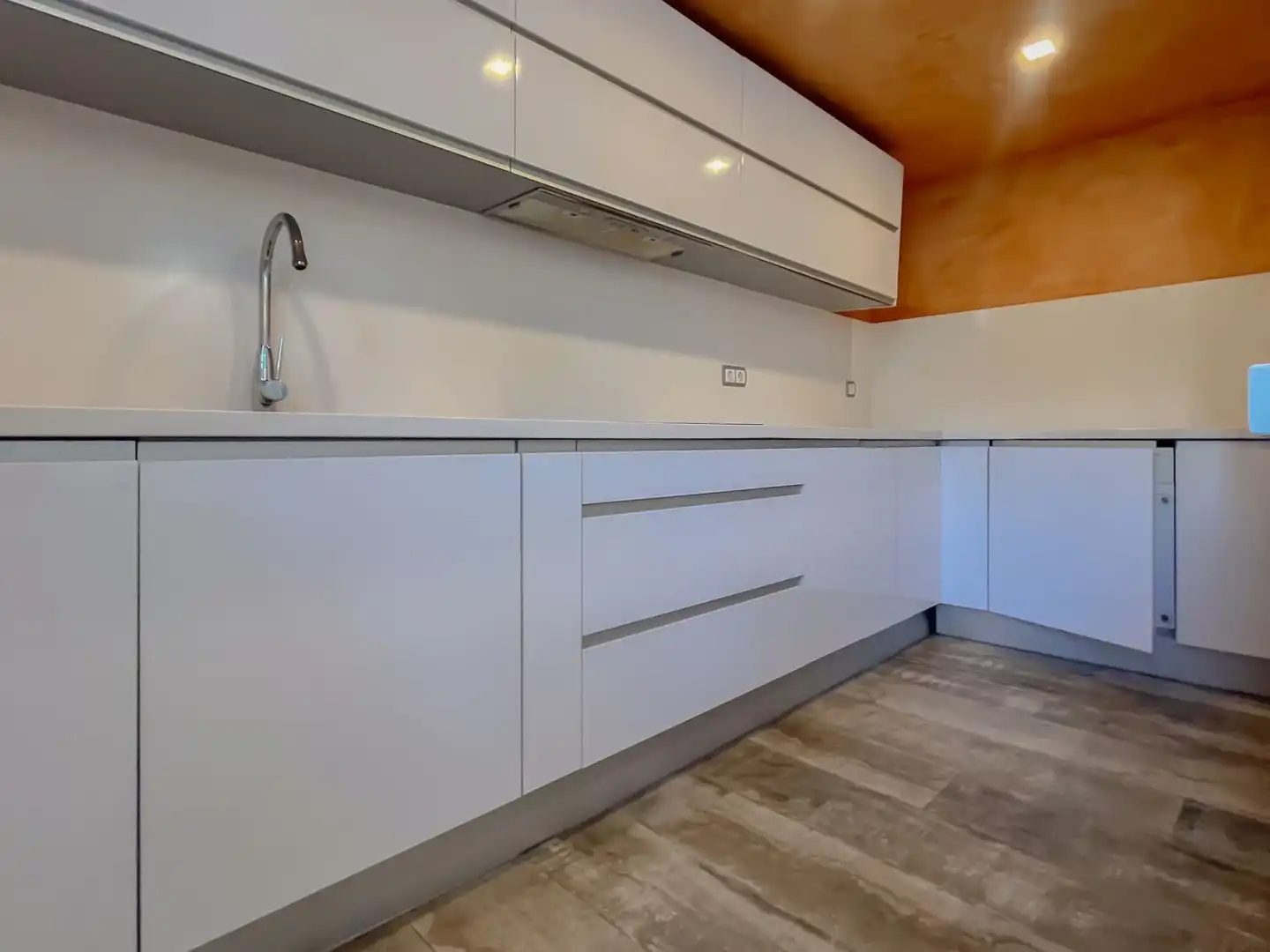 Küche von Wohnung zur Miete in Sevilla mit Klimaanlage, Heizung und Abstellraum