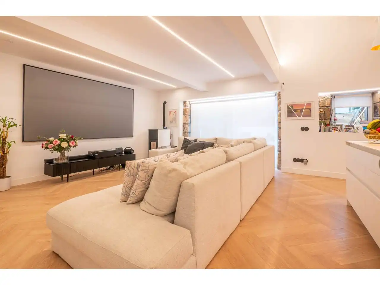 Sala d'estar de Casa o xalet en venda en Donostia - San Sebastián  amb Aire condicionat, Calefacció i Jardí privat