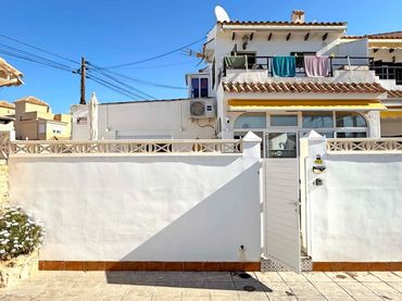 Bajo con piscina en venta en Nueva Torrevieja - Aguas Nuevas