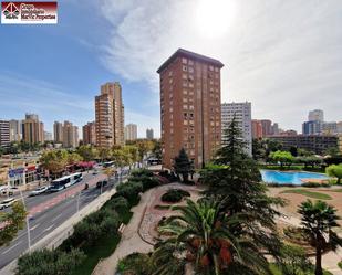 Vista exterior de Pis en venda en Benidorm amb Aire condicionat, Jardí privat i Terrassa