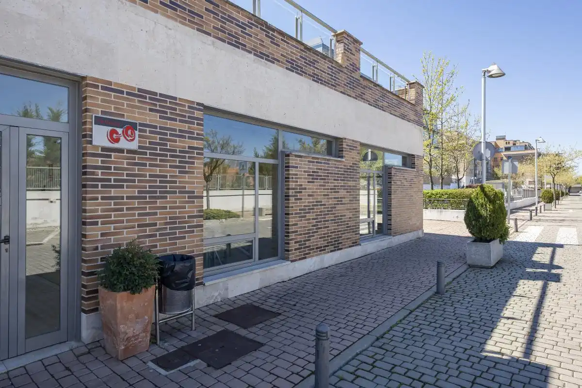 Vista exterior de Àtic en venda en Madrid amb Aire condicionat, Calefacció i Jardí privat