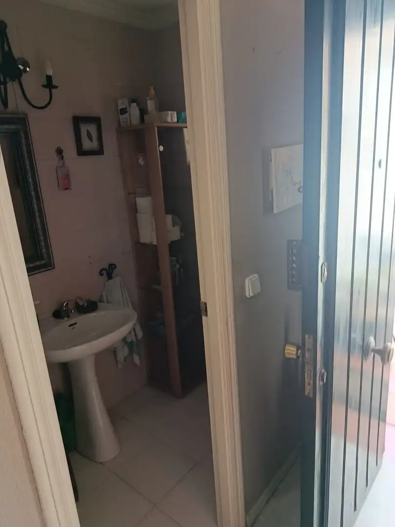 Bany de Casa o xalet en venda en Écija amb Aire condicionat, Terrassa i Moblat