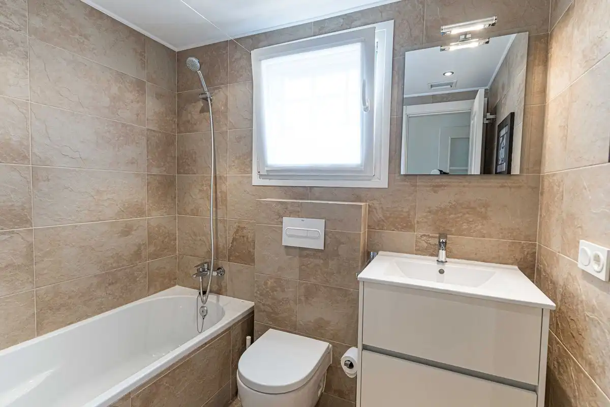 Baño de Piso en venta en Vélez-Málaga con Aire acondicionado, Terraza y Trastero