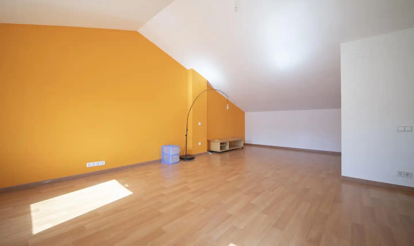 Schlafzimmer von Einfamilien-Reihenhaus zum Verkauf in Rubí mit Heizung und Möbliert