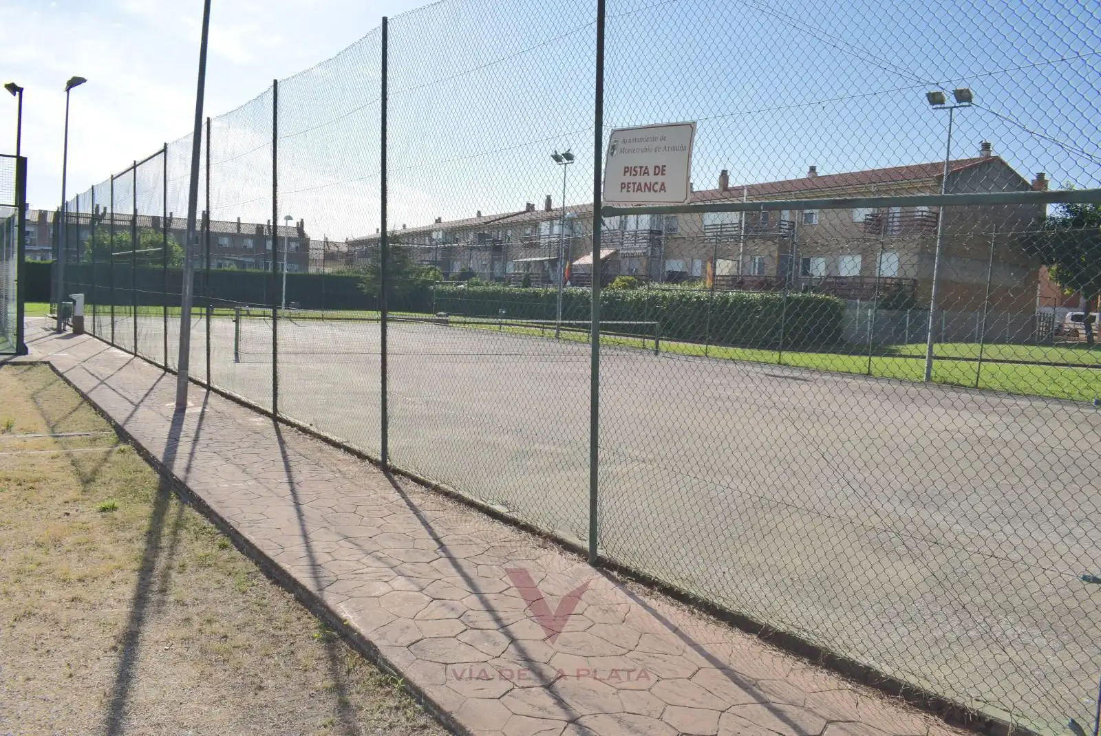 Parking de Casa adosada en venta en Monterrubio de Armuña con Calefacción, Jardín privado y Parquet