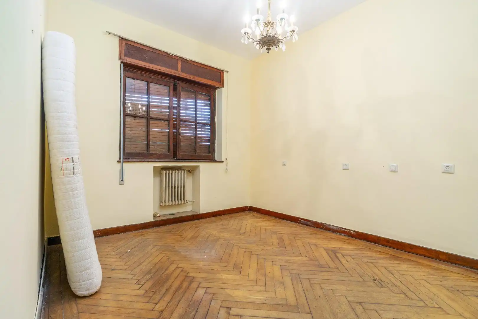 Dormitori de Pis en venda en Oviedo  amb Terrassa i Balcó