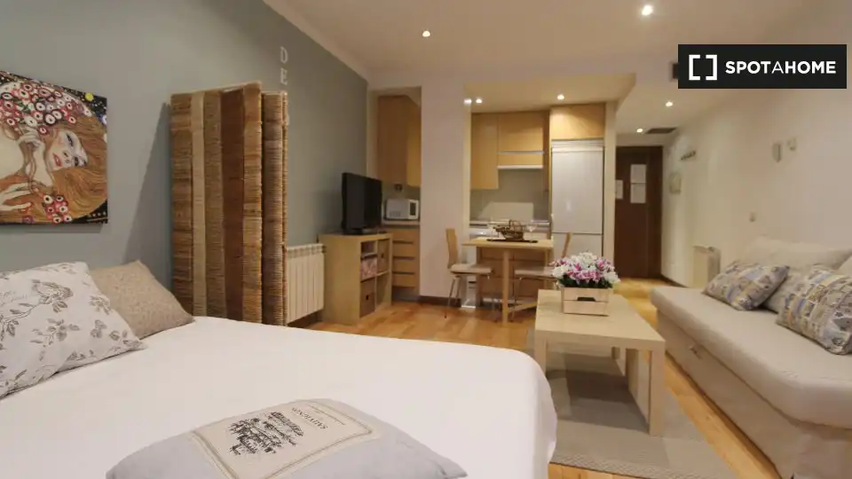 Flat for rent in Adelfas
