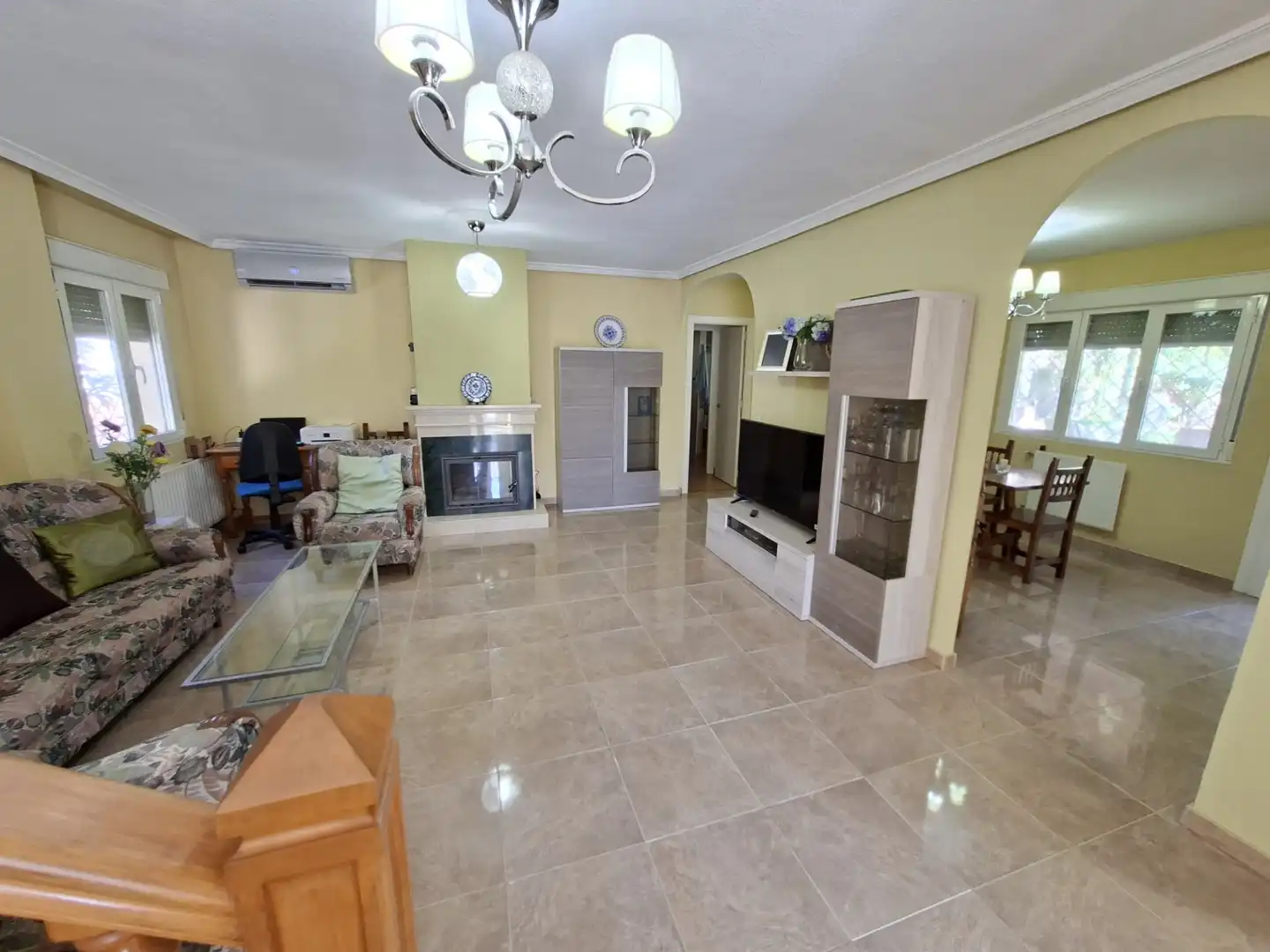 Sala d'estar de Casa o xalet en venda en Plasencia amb Aire condicionat, Calefacció i Terrassa