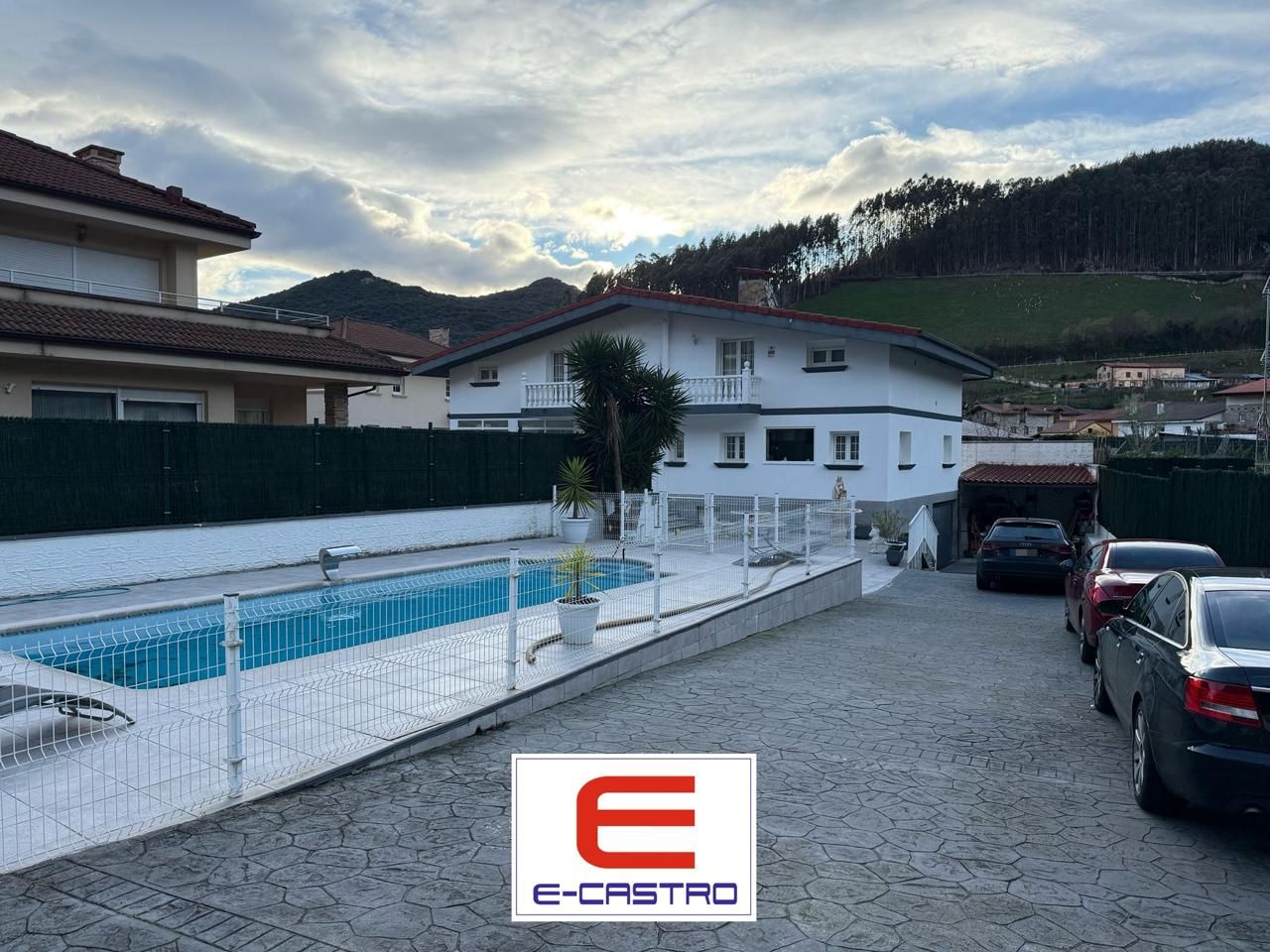 Swimming pool of House or chalet for sale in Castro-Urdiales  with Heating, Private garden and Terrace