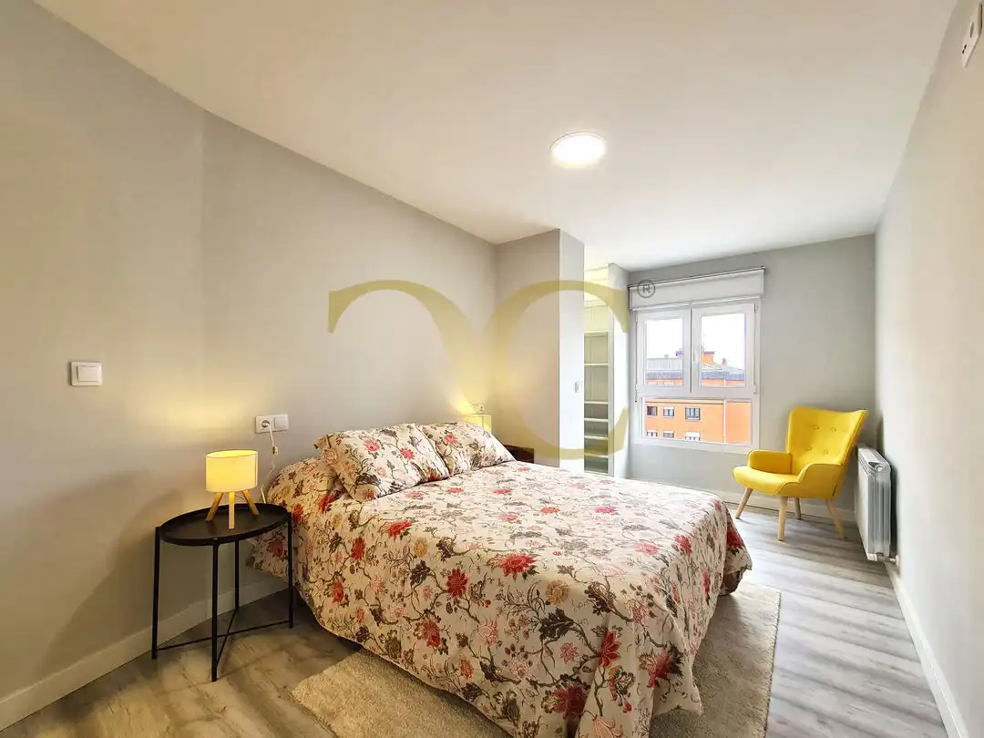 Habitación de Piso en venta en Oviedo  con Calefacción y Amueblado