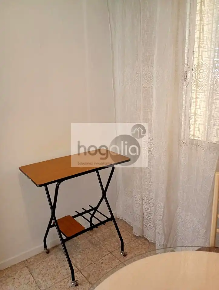 Habitación de Piso de alquiler en Sevilla con Terraza y Amueblado