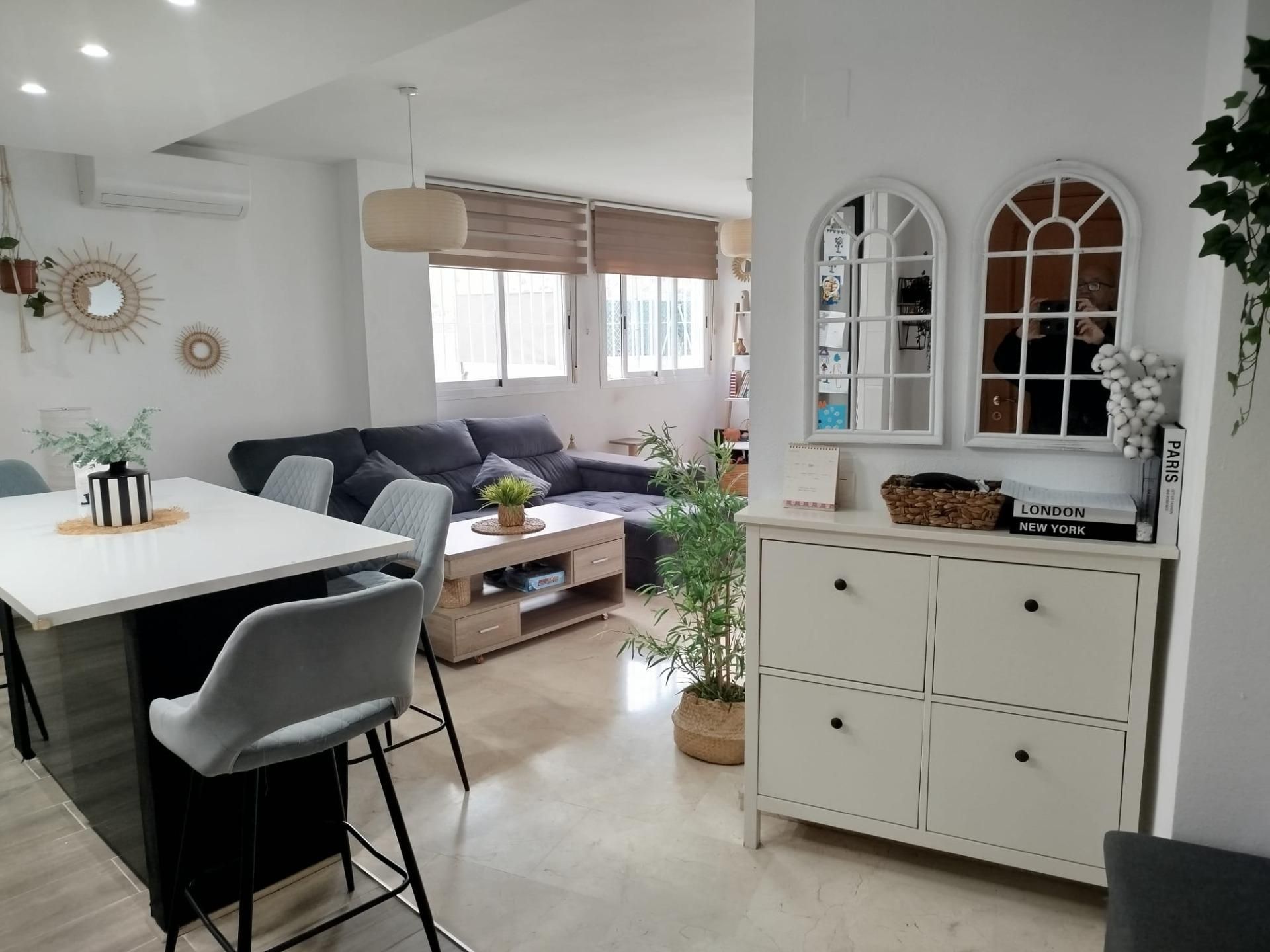 Living room of Flat for sale in Rincón de la Victoria  with Air Conditioner, Private garden and Terrace