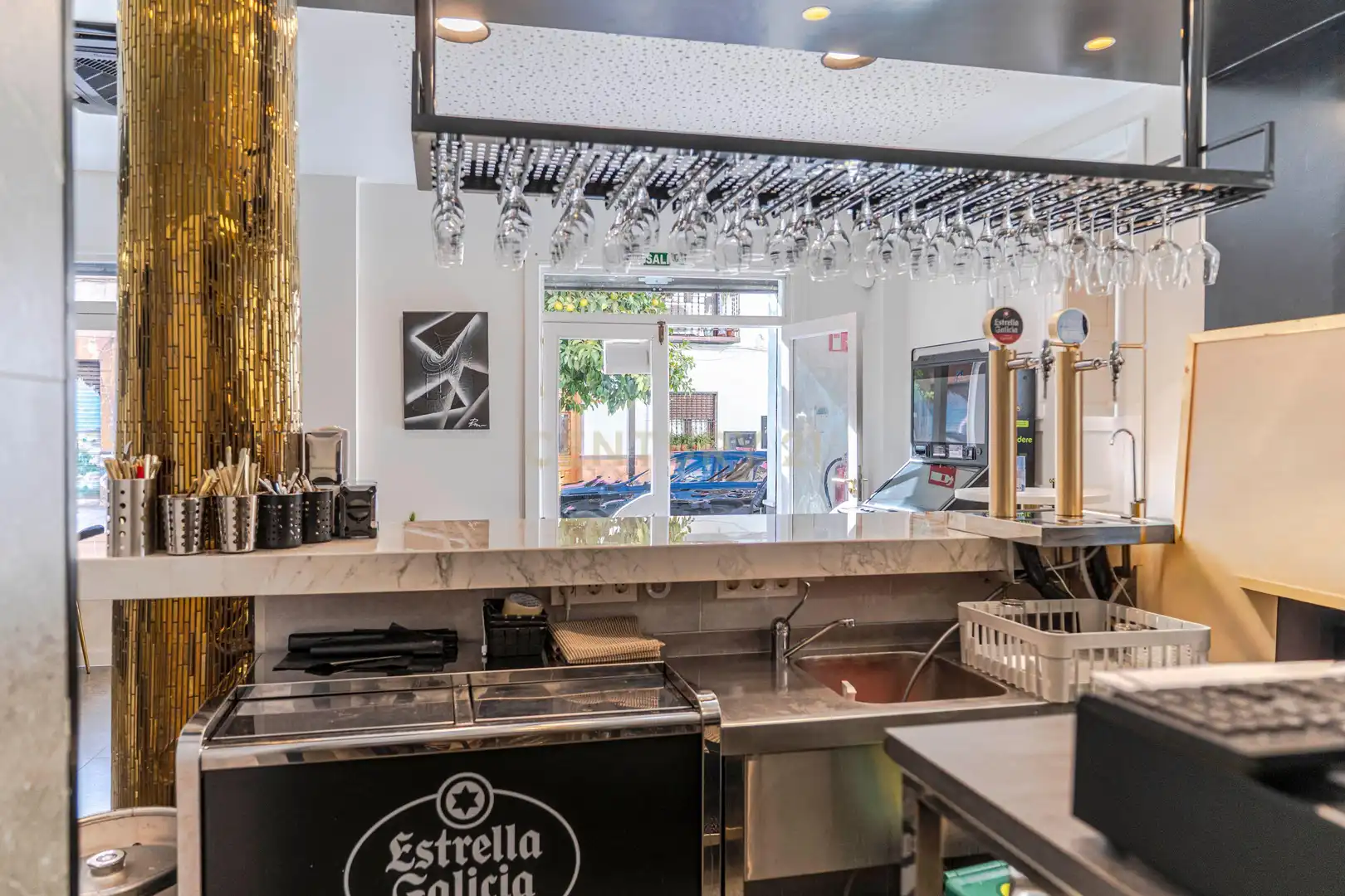 Local en traspaso en Granada con Aire acondicionado