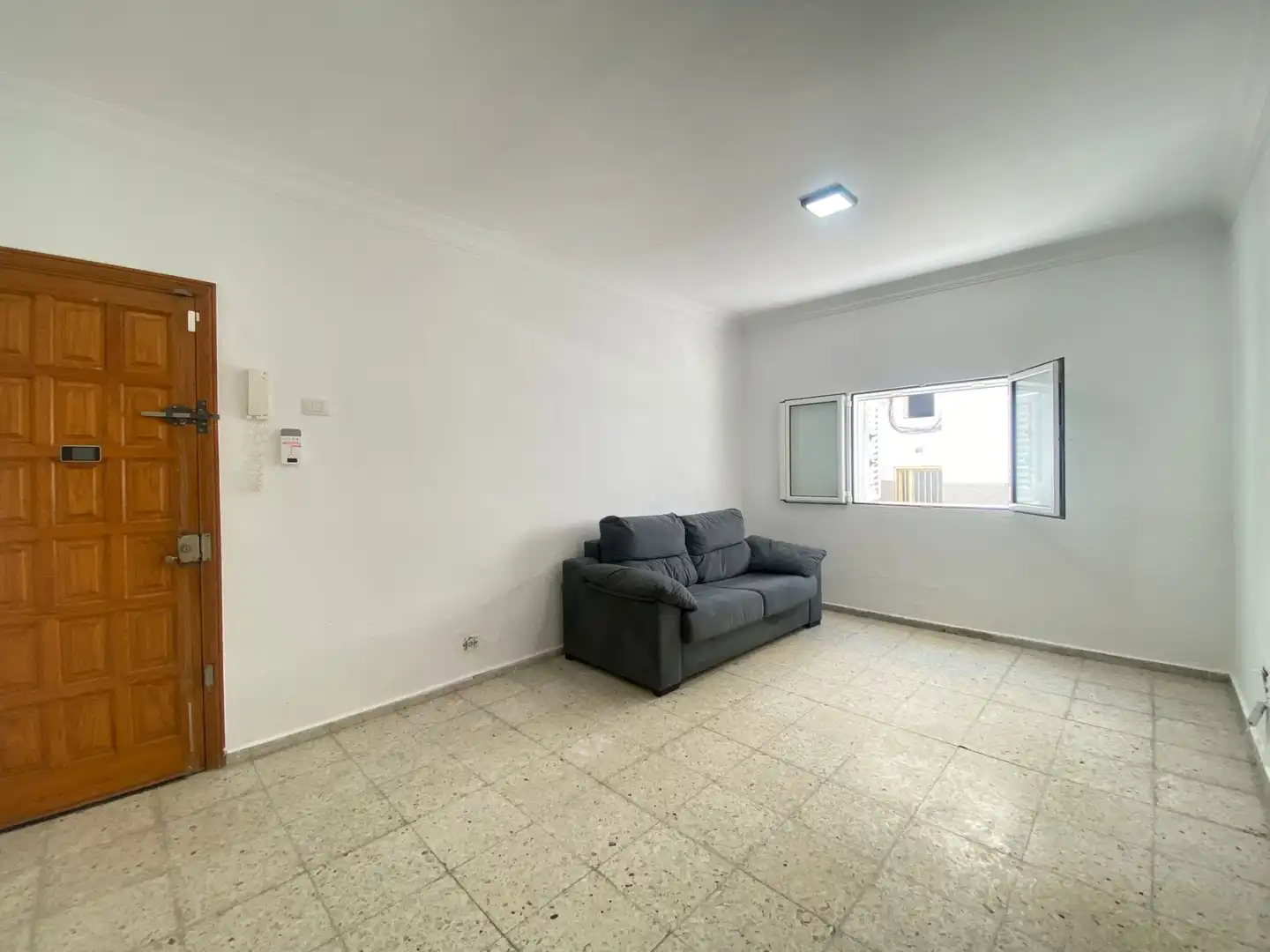 Sala de estar de Piso en venta en Las Palmas de Gran Canaria con Horno y Microondas