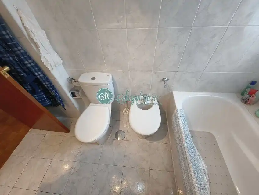 Bathroom of Flat for sale in Segovia  with Heating, Parquet flooring and Terrace