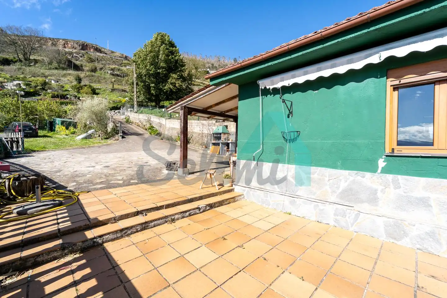 Vista exterior de Casa o xalet en venda en Oviedo  amb Jardí privat, Terrassa i Traster
