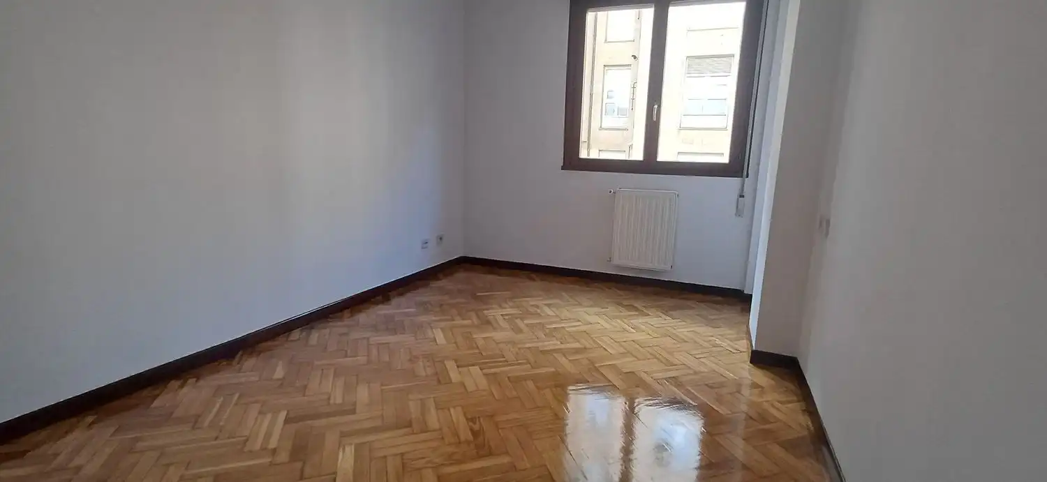 Habitación de Piso de alquiler en Gijón  con Calefacción, Trastero y Piscina