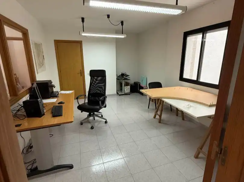 Ufficio con ascensore in affitto a Carrer de les Roquetes 8, imagen 3