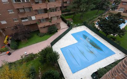 Piscina de Pis en venda en  Madrid Capital amb Calefacció, Parquet i Piscina comunitària