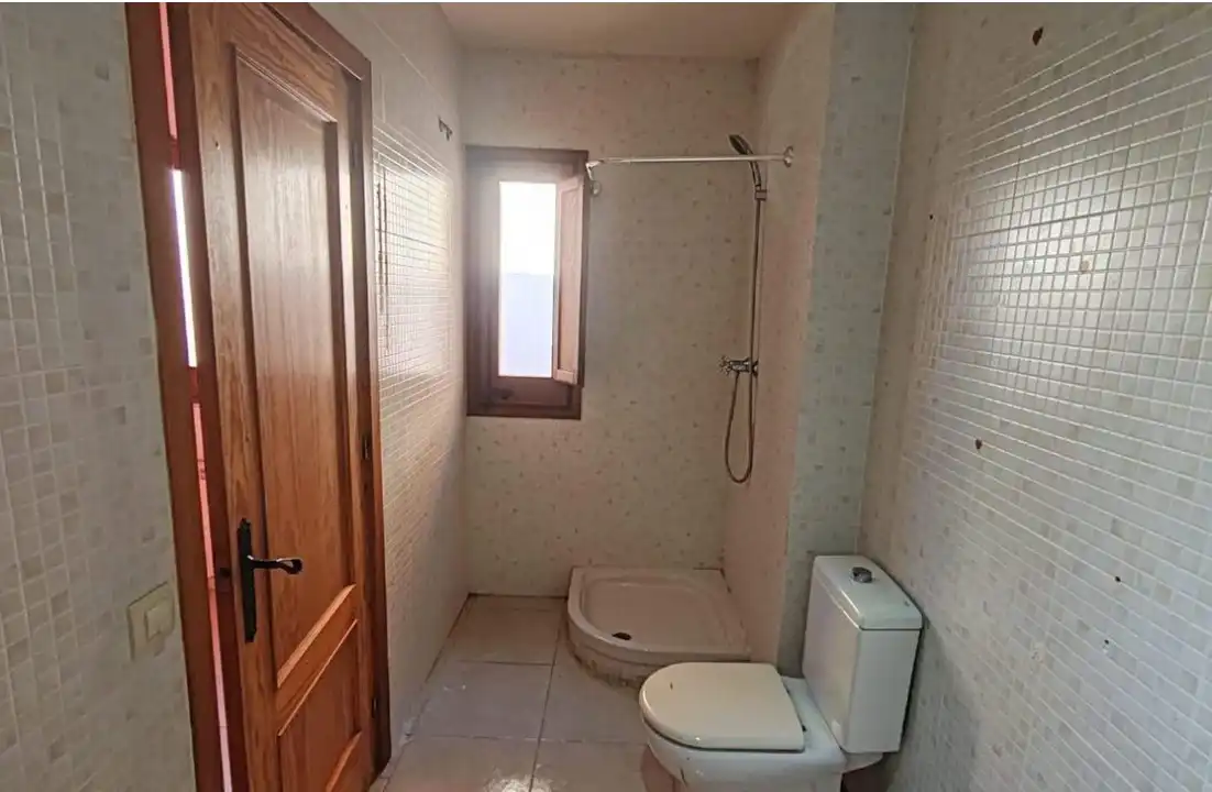 Bany de Casa adosada en venda en Cabanes (Girona) amb Balcó