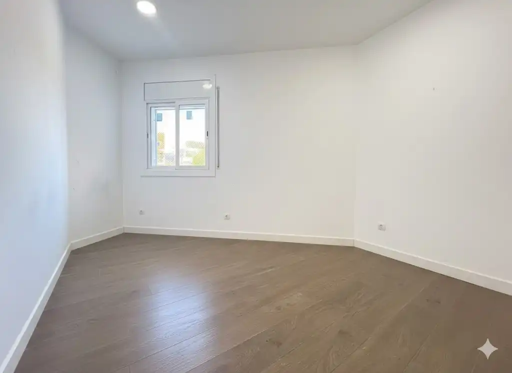 Dormitori de Planta baixa en venda en L'Hospitalet de Llobregat amb Terrassa