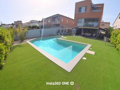 Swimming pool of House or chalet for sale in El Vendrell  with Air Conditioner, Heating and Private garden