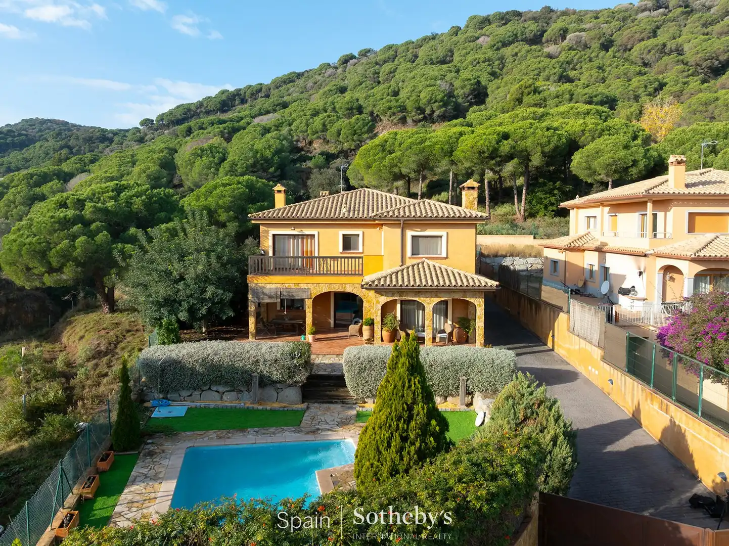 Casa con piscina en venta en Nucli Urbà, imagen 2