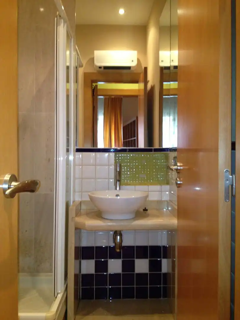 Bathroom of Flat for rent in Salamanca  with Heating, Parquet flooring and Furnished