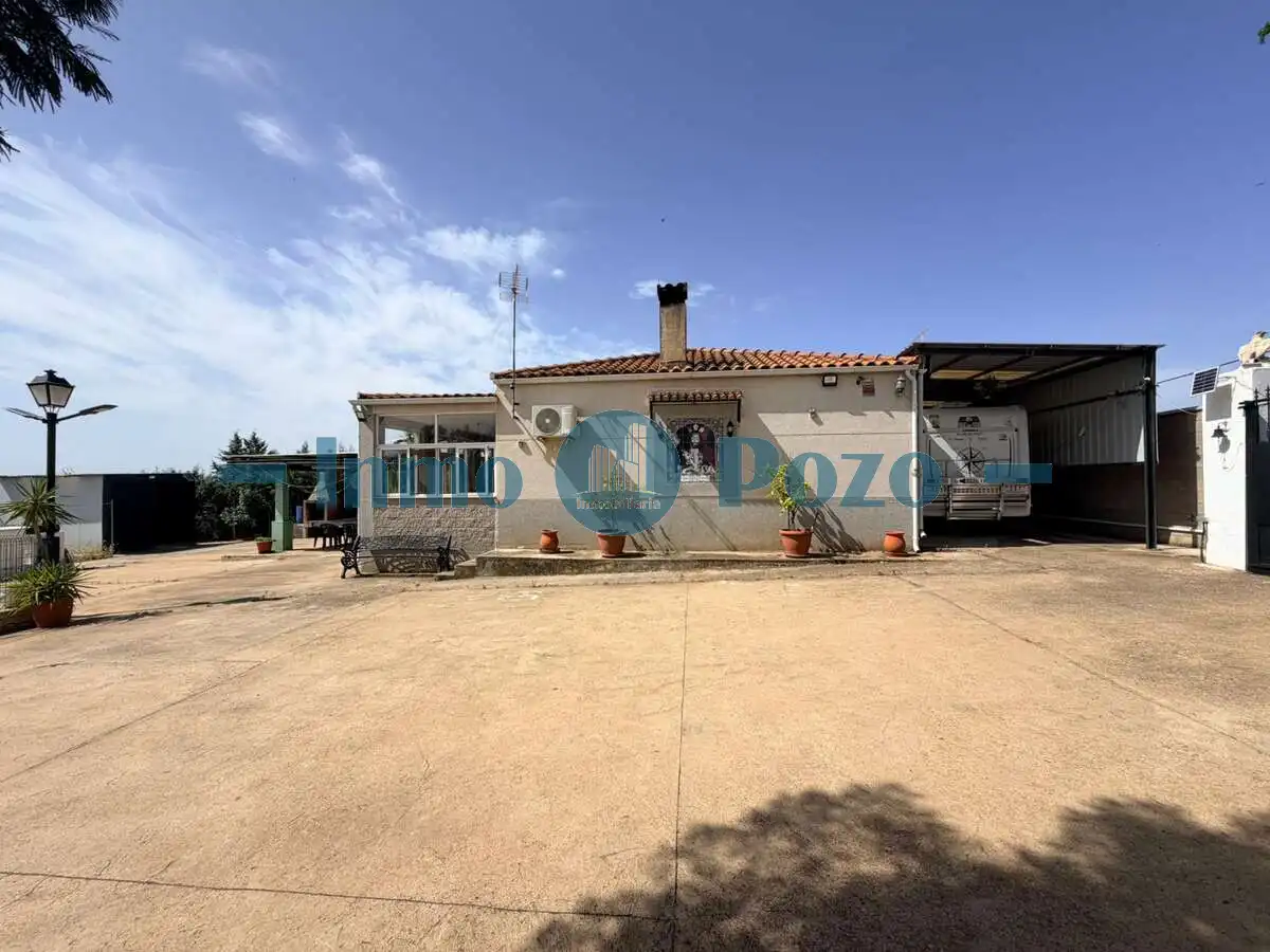 Chalet con piscina en venta en Almendralejo, imagen 2