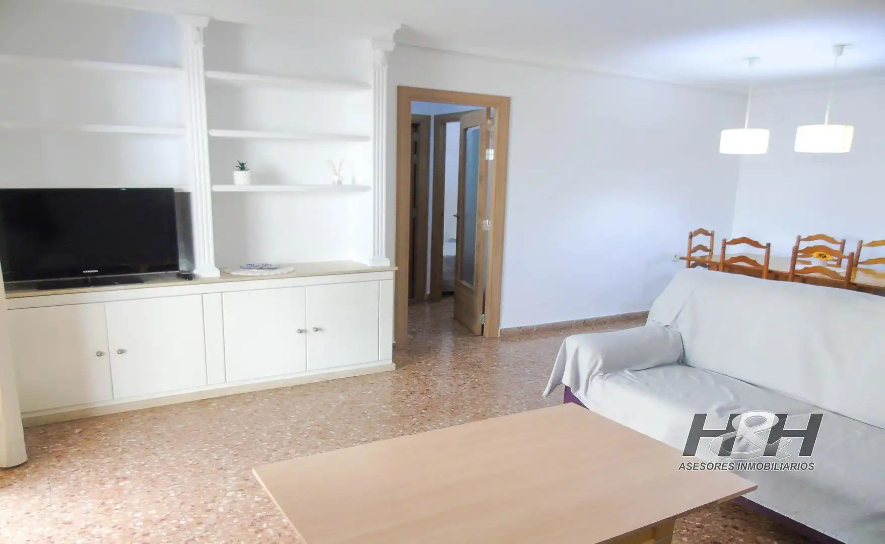 Sala d'estar de Pis de lloguer en Valencia amb Terrassa, Traster i Balcó
