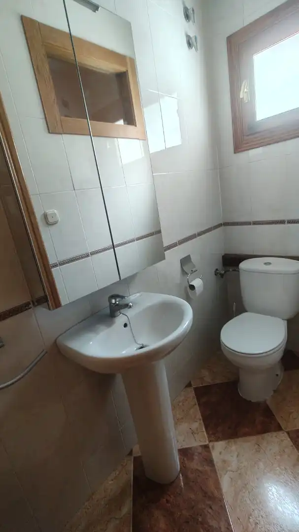 Bany de Casa o xalet en venda en Baza amb Calefacció i Moblat