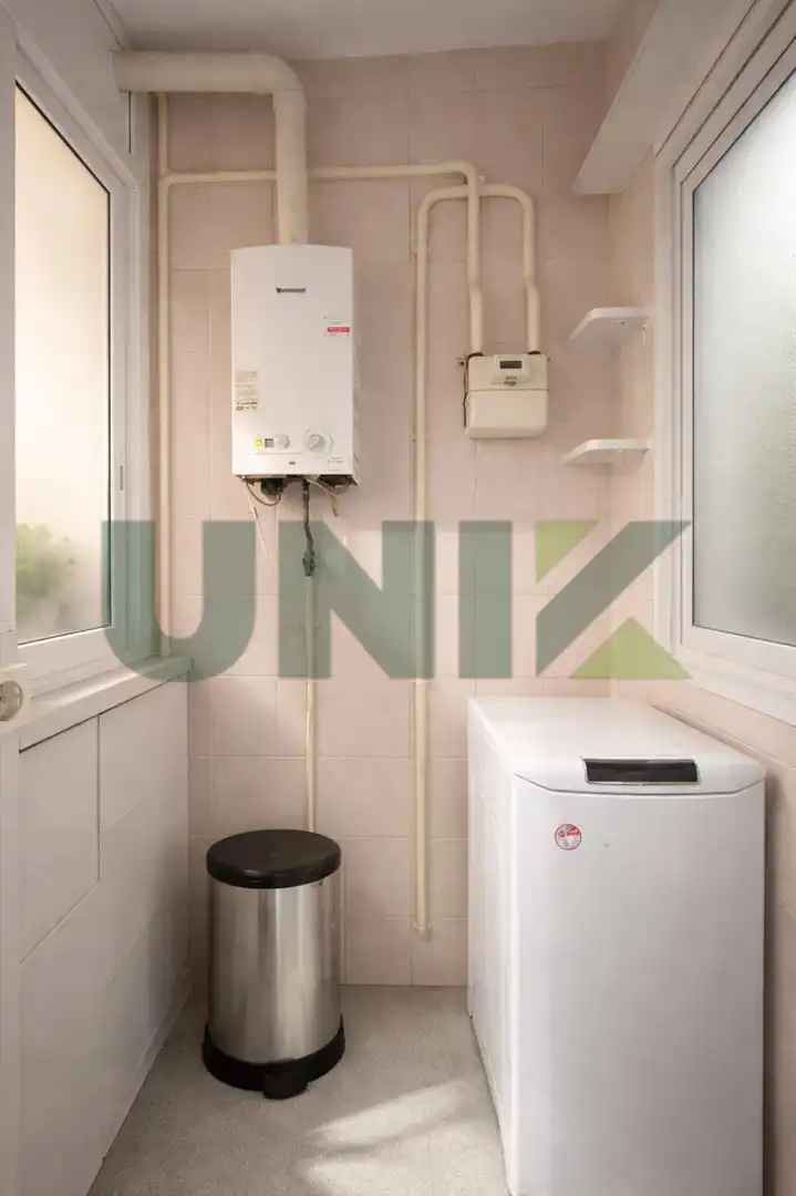 Wohnung zum Verkauf in Barcelona mit Klimaanlage und Terrasse