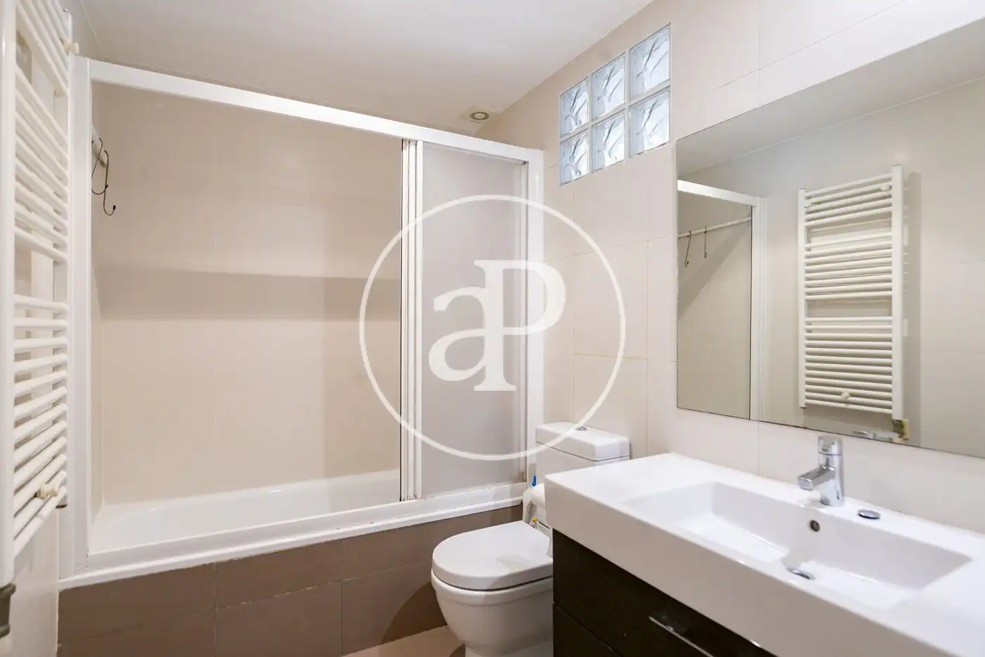 Bathroom of Attic for sale in Barcelona  with Heating and Balcony