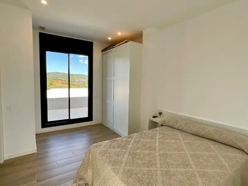Dormitori de Casa o xalet en venda en Castellar del Vallès amb Aire condicionat, Piscina i Balcó
