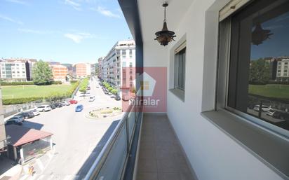 Außenansicht von Wohnung zum verkauf in Ponteareas mit Balkon
