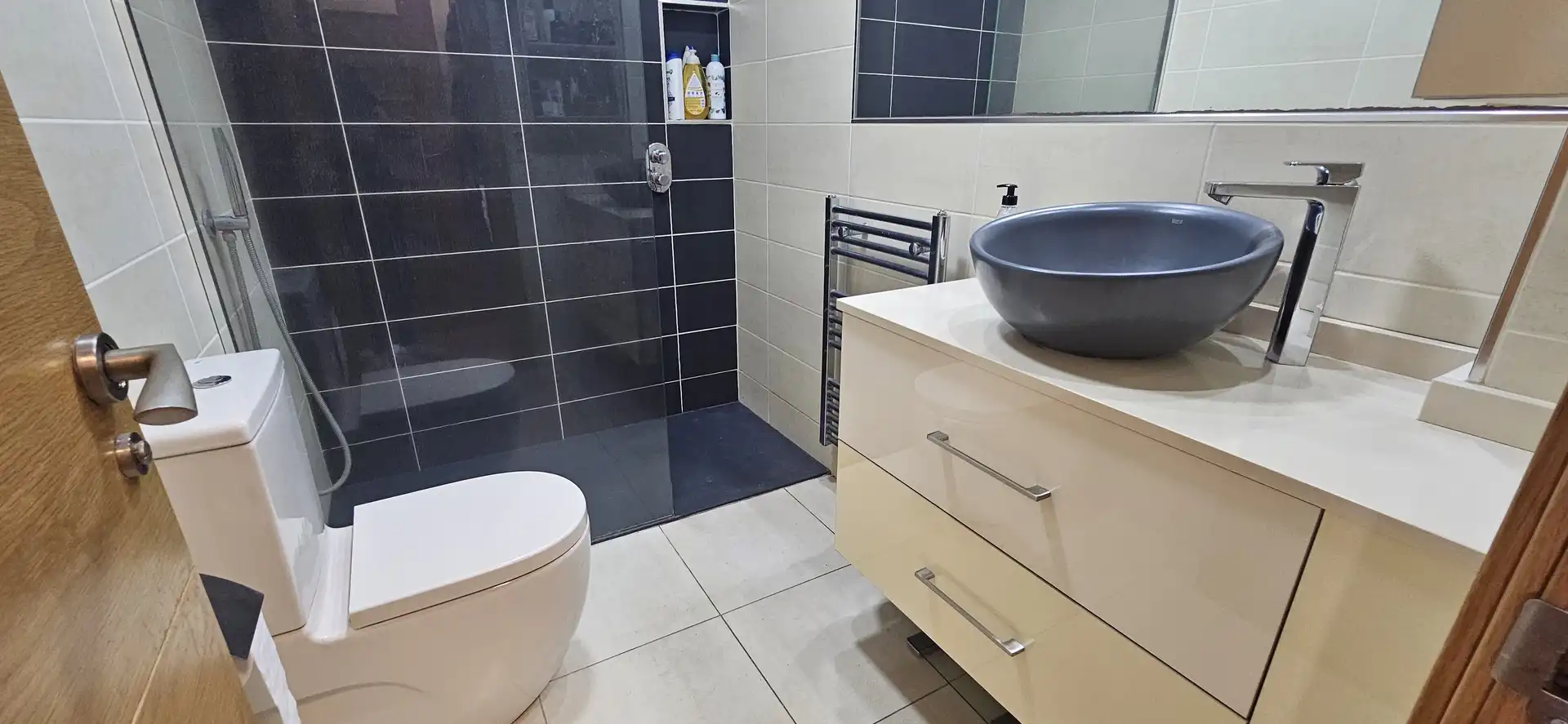 Badezimmer von Einfamilien-Reihenhaus zum Verkauf in L'Alfàs del Pi mit Abstellraum, Schwimmbad und Möbliert