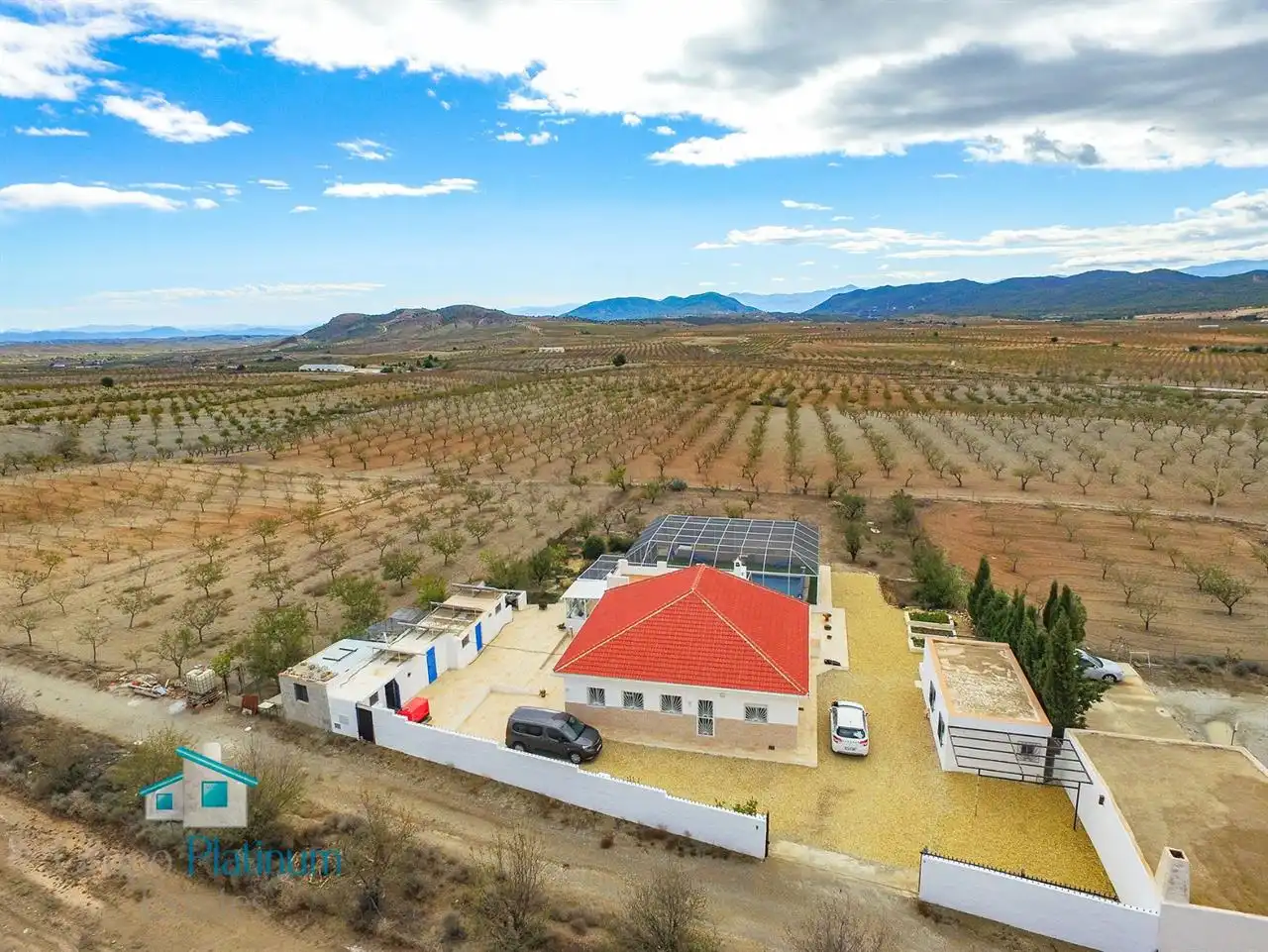 Vista exterior de Casa o xalet en venda en Oria amb Calefacció, Jardí privat i Piscina