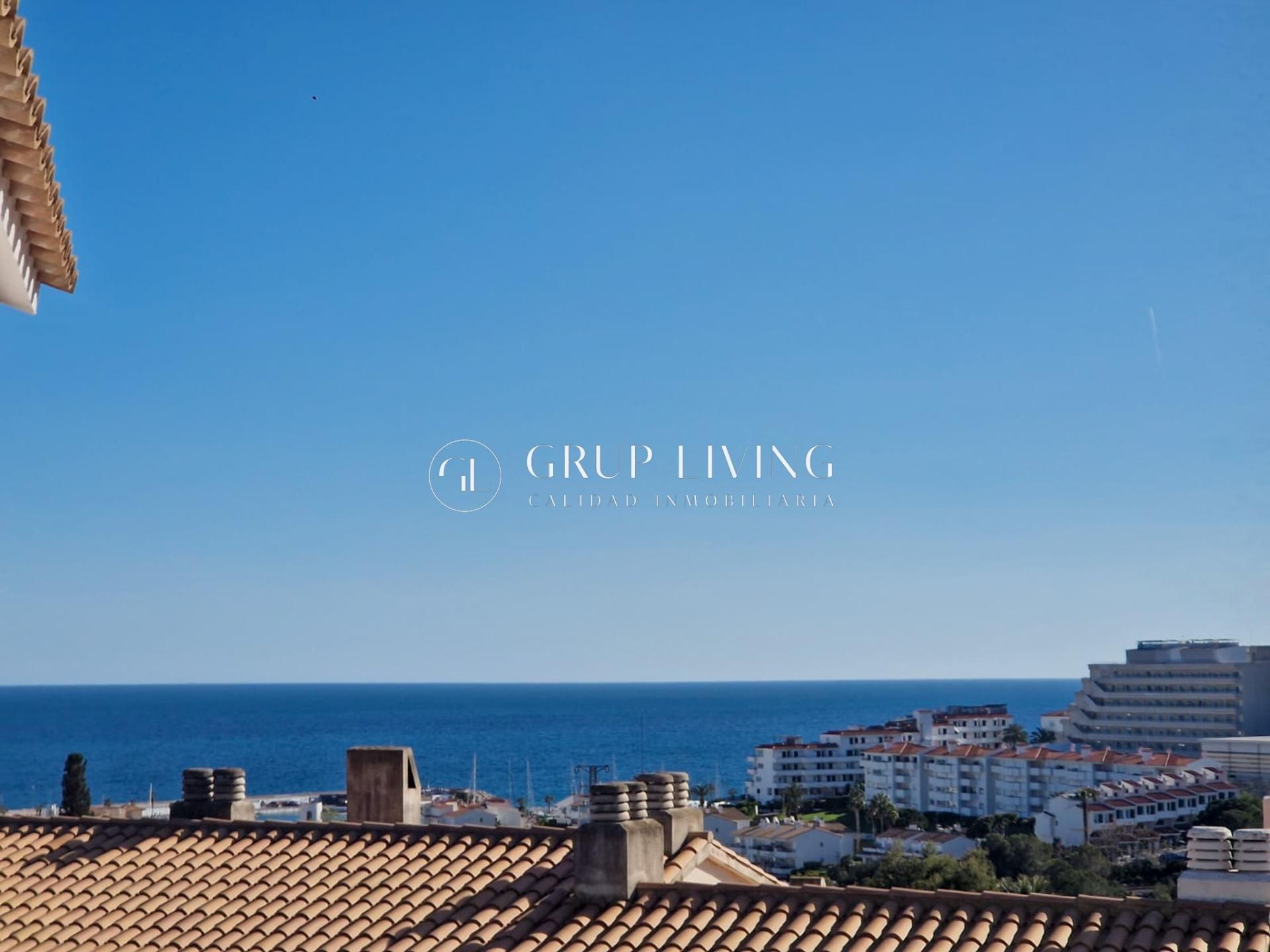 Vista exterior de Casa o xalet de lloguer en Sitges amb Calefacció, Parquet i Terrassa