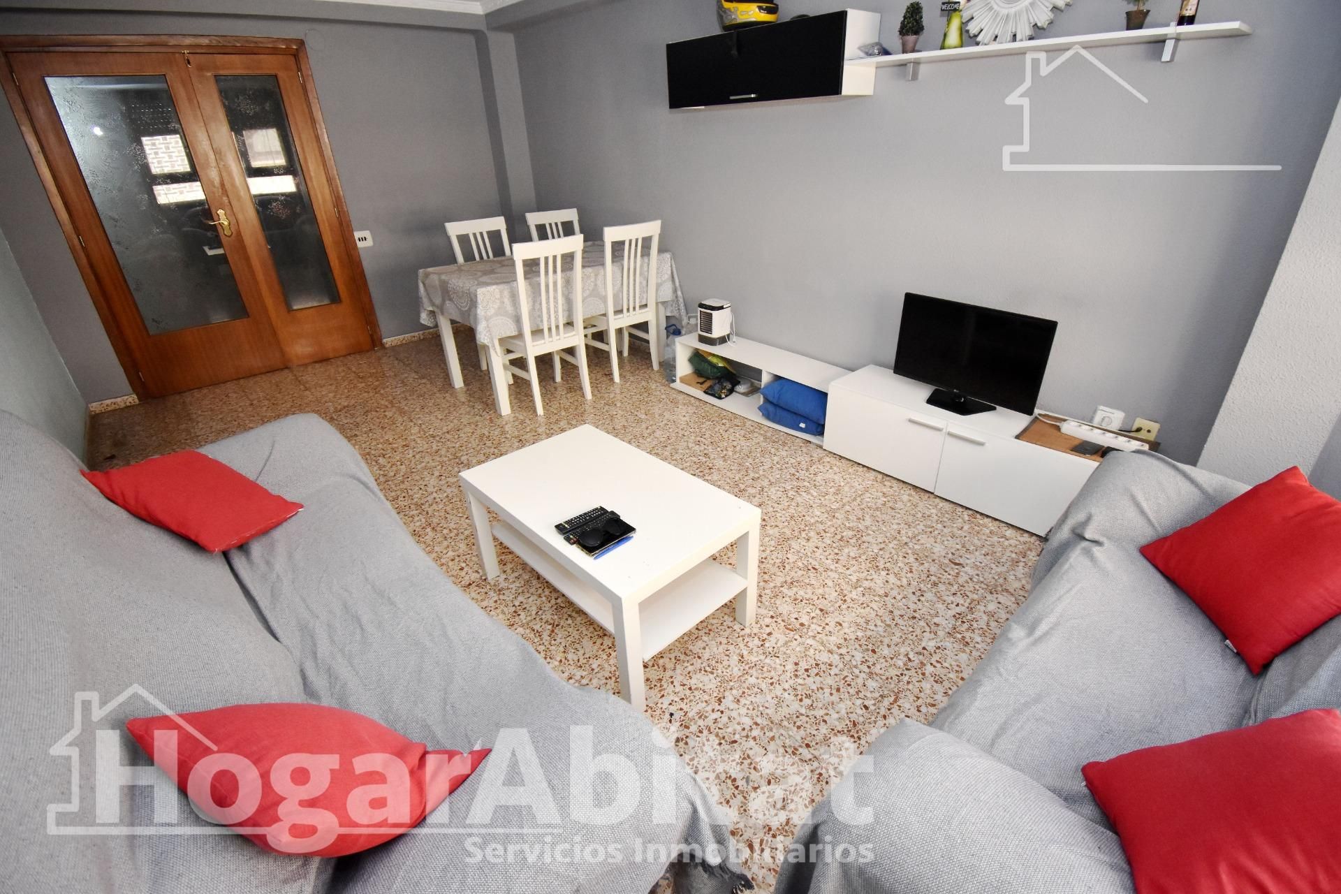 Living room of Flat for sale in Castellón de la Plana / Castelló de la Plana  with Furnished and Balcony