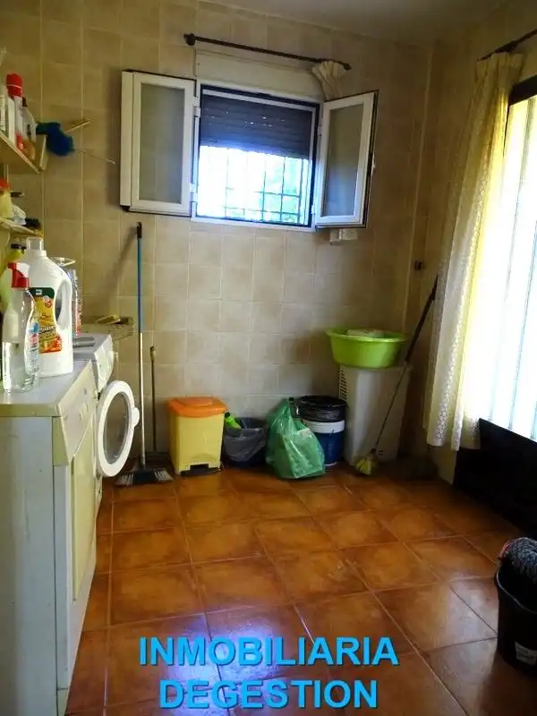 Bany de Casa o xalet en venda en Linares amb Aire condicionat, Calefacció i Jardí privat