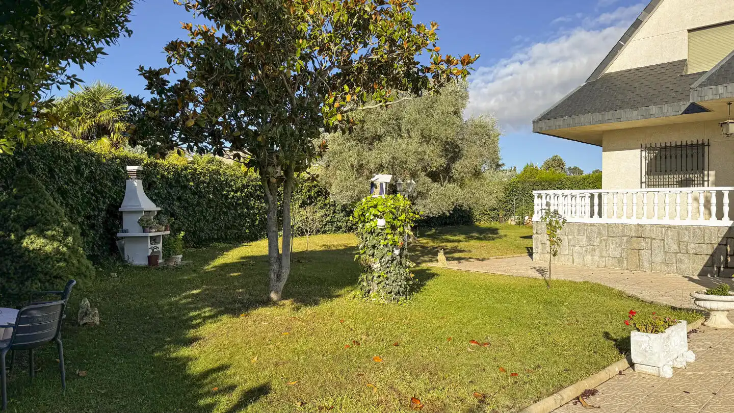 Jardí de Casa o xalet en venda en Galindo y Perahuy