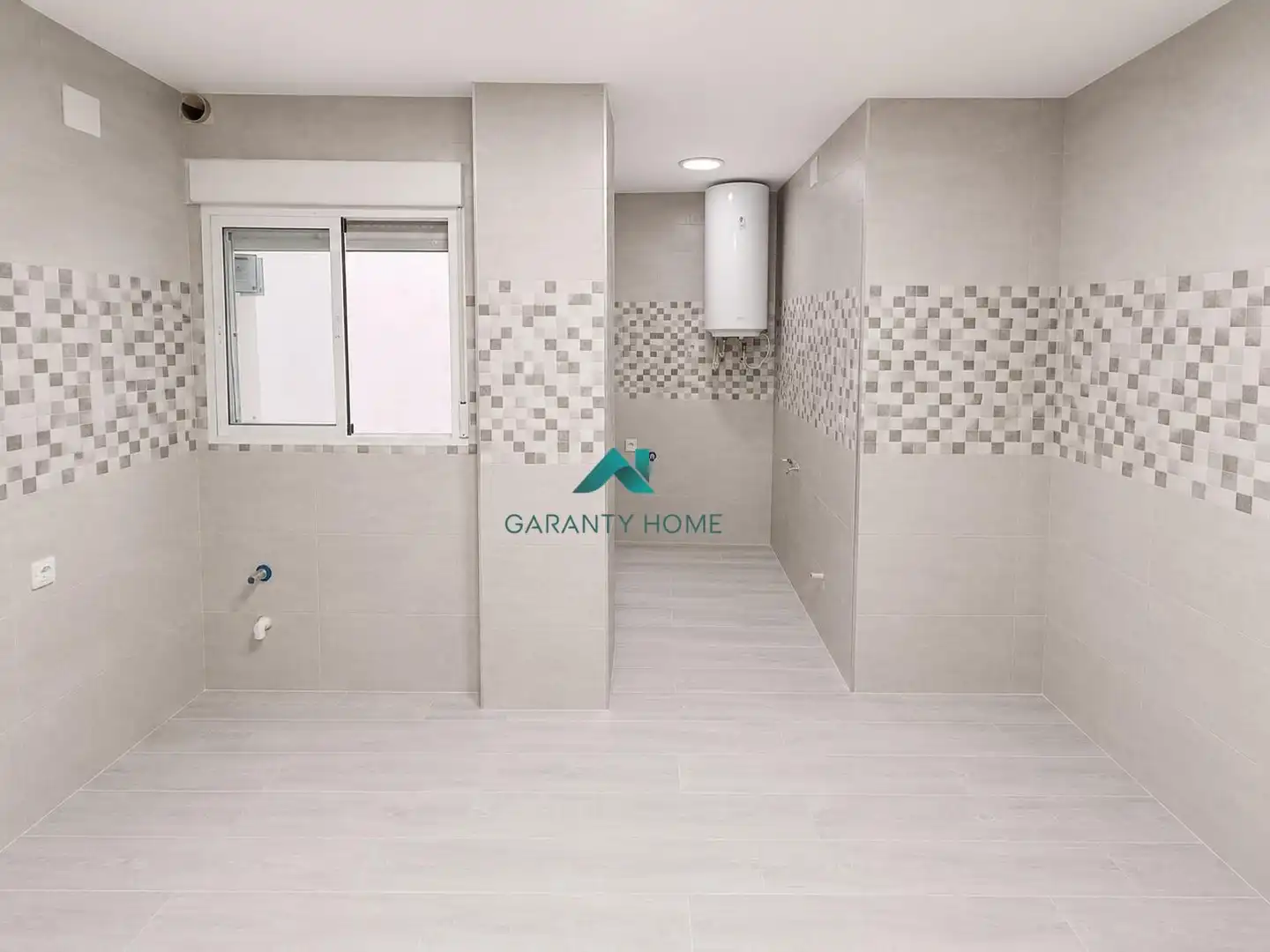 Bathroom of Flat for sale in Jaén  with Storage room, Furnished and Balcony