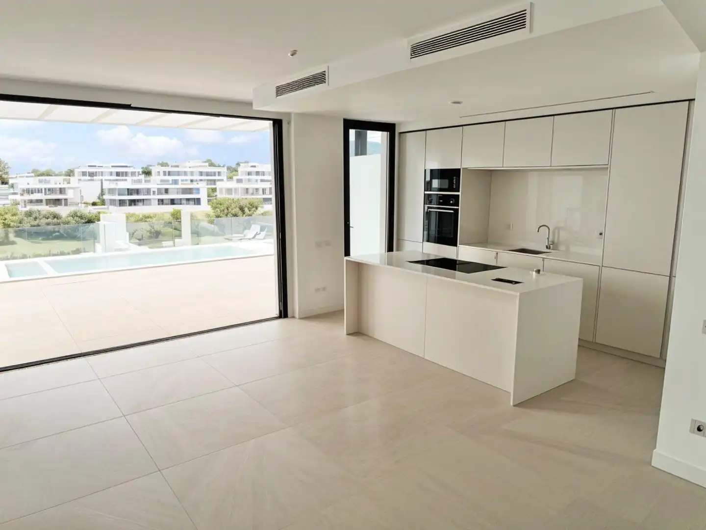 Cuina de Apartament en venda en Marbella amb Aire condicionat, Terrassa i Traster