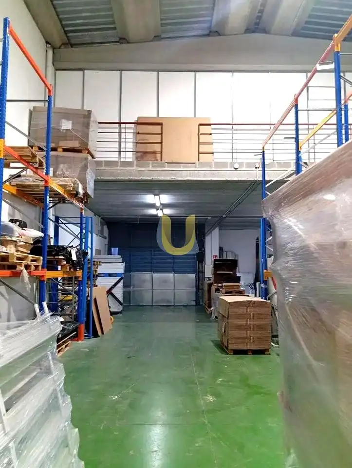 Nave industrial en alquiler en Reyes Católicos, imagen 3