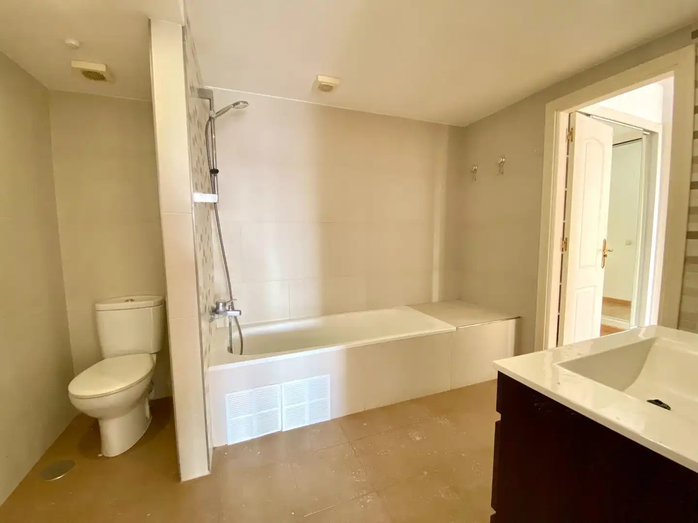 Bathroom of Apartments for sale in Mijas  with Terrace and Community pool